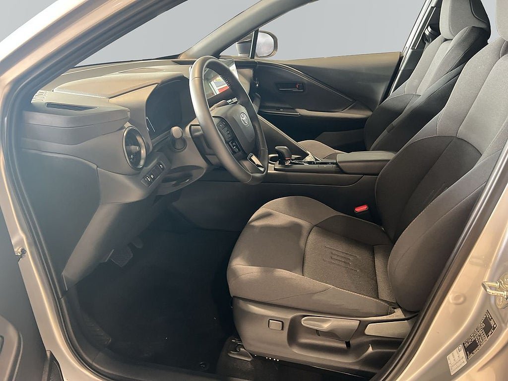 Vehicle Image 12