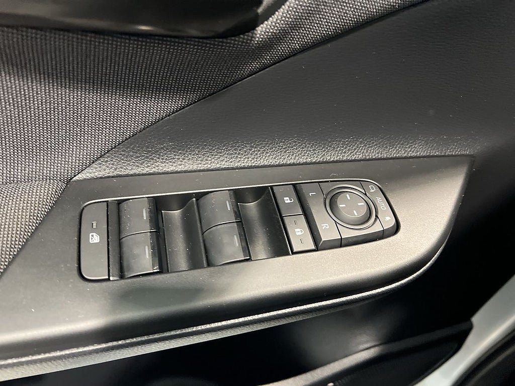 Vehicle Image 24