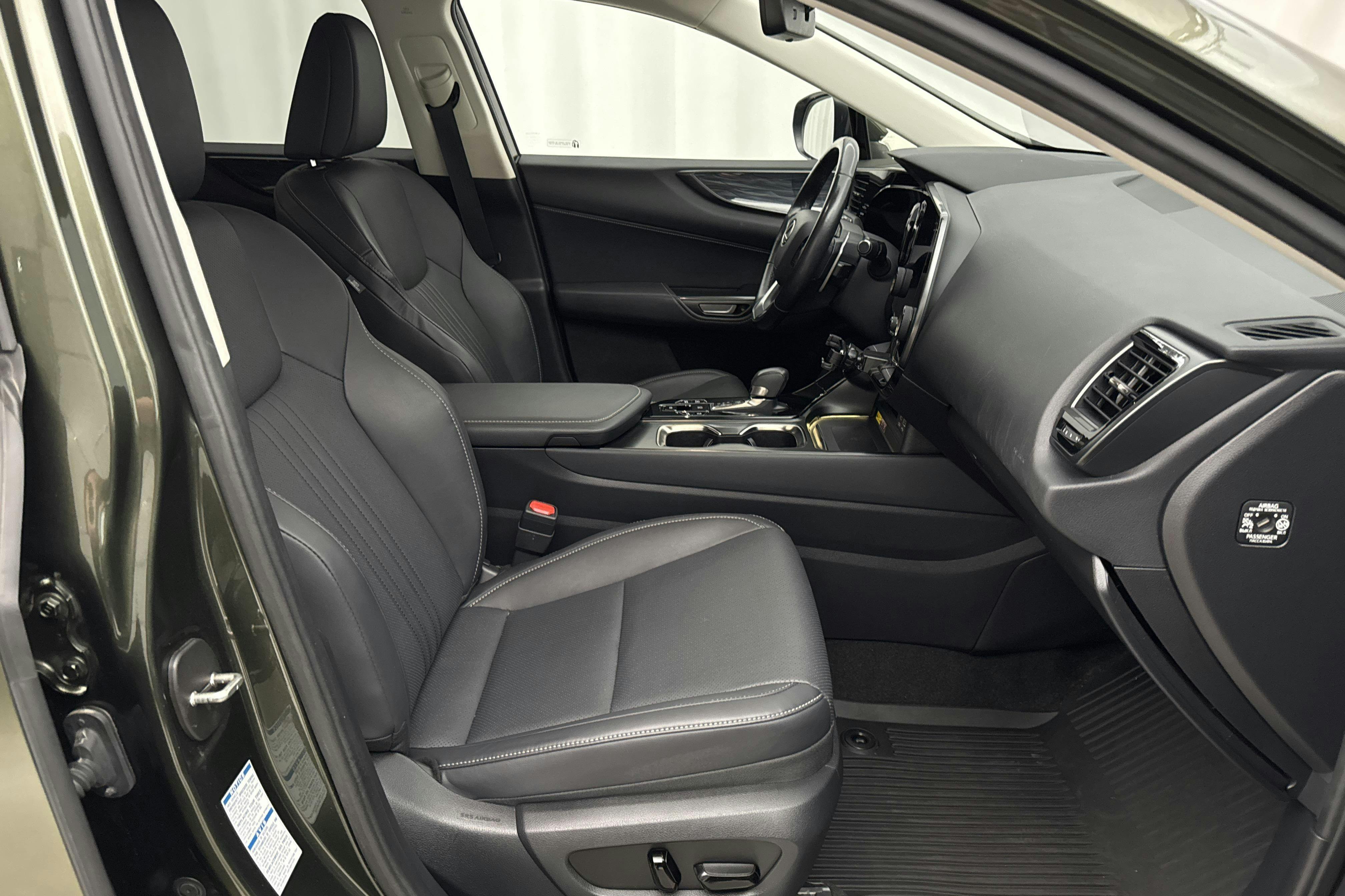 Vehicle Image 7