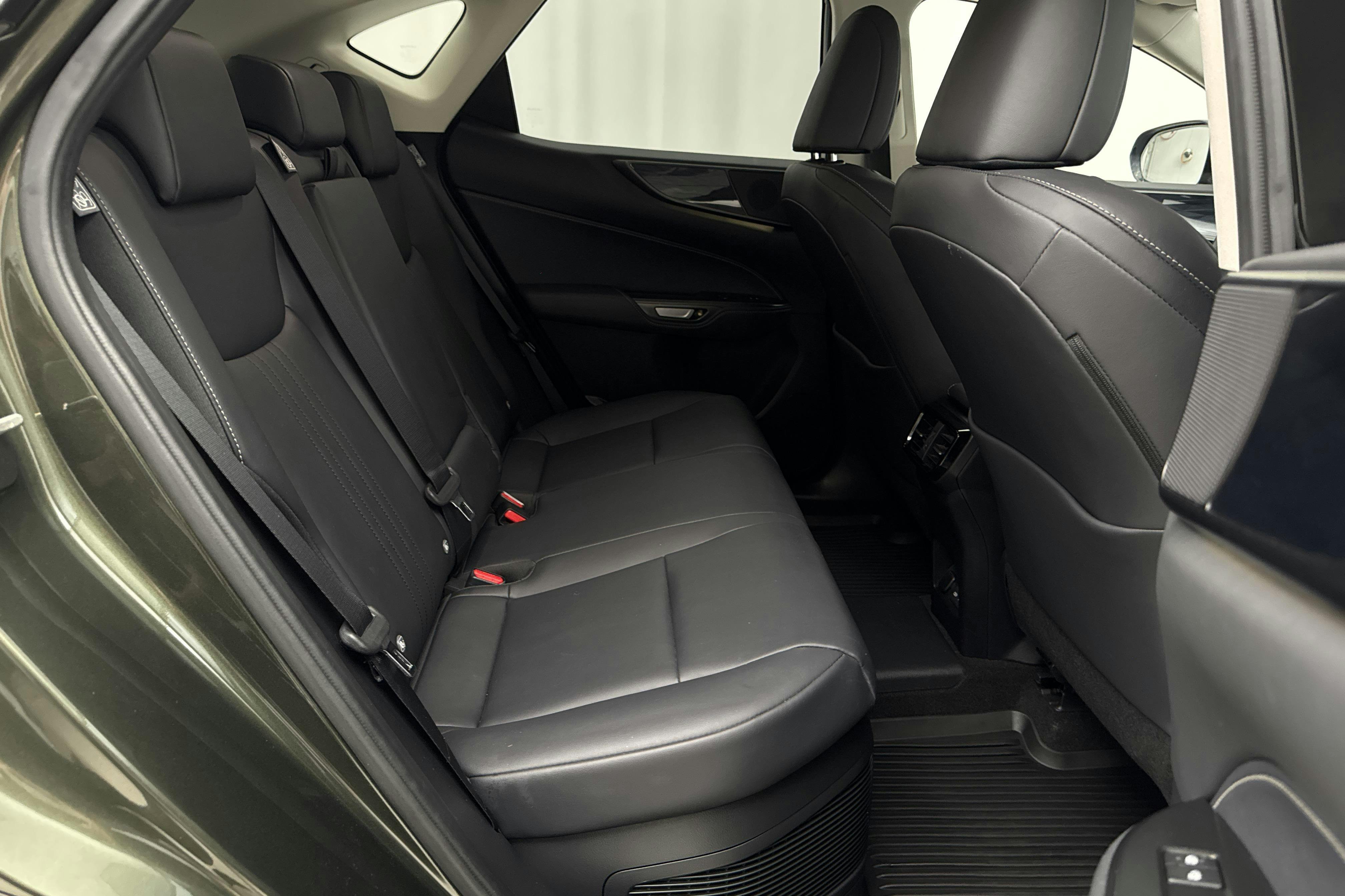Vehicle Image 8