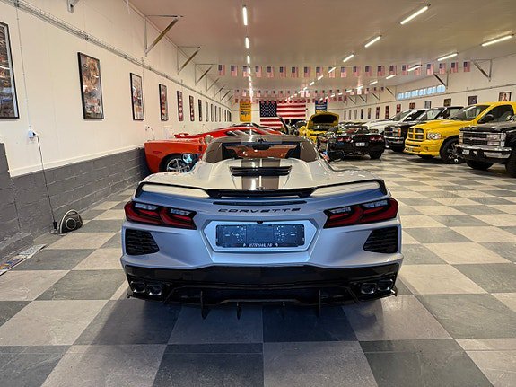 Vehicle Image 8