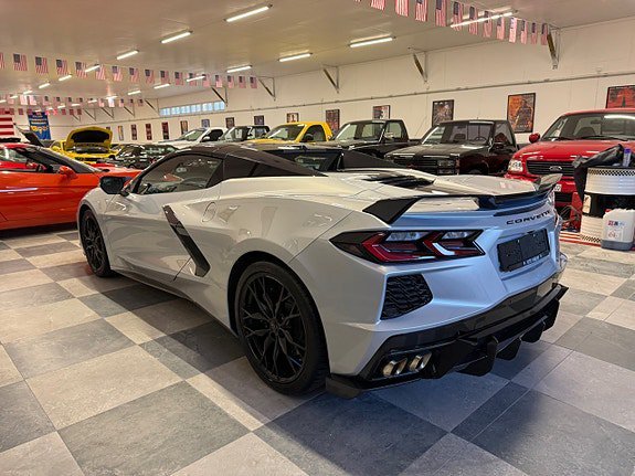 Vehicle Image 9