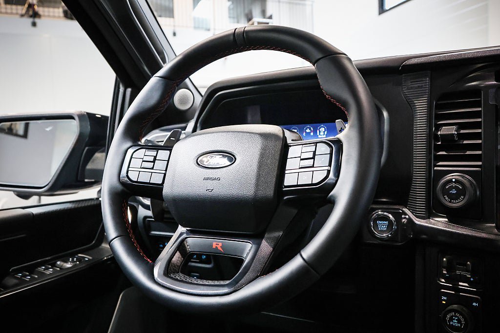 Vehicle Image 25