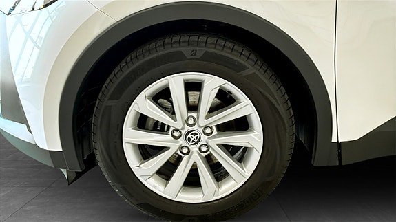 Vehicle Image 9