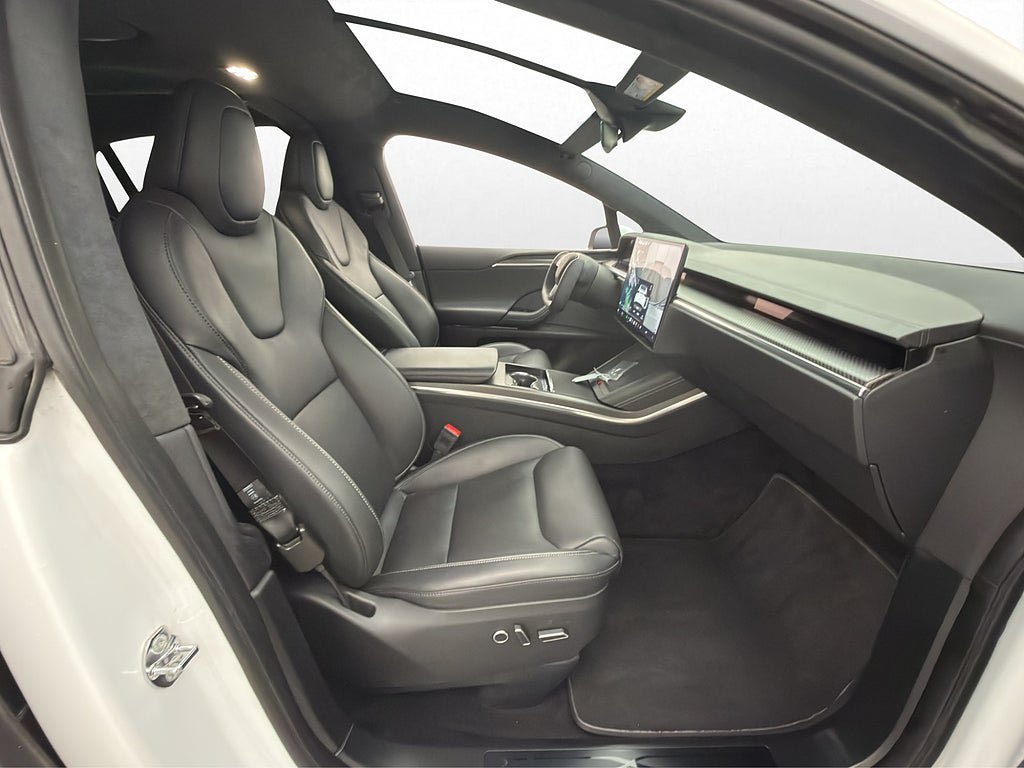 Vehicle Image 25