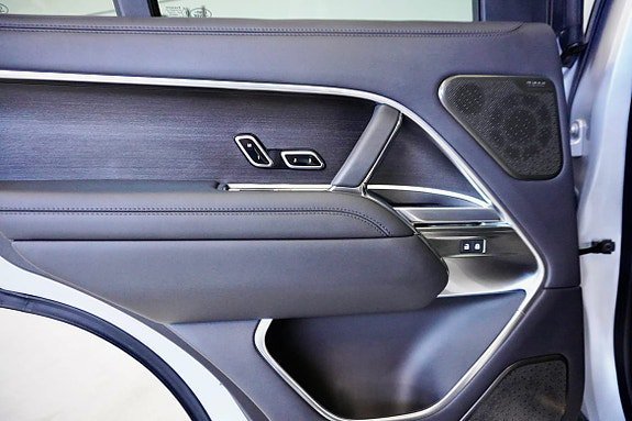 Vehicle Image 24
