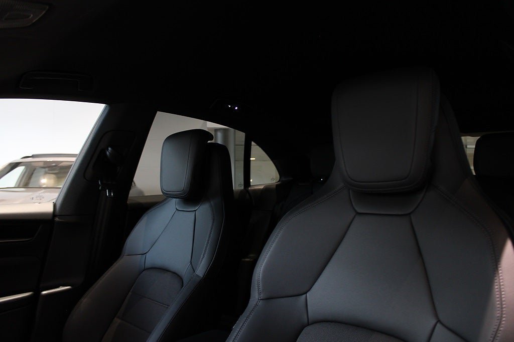 Vehicle Image 17
