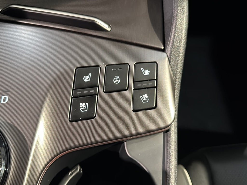 Vehicle Image 17