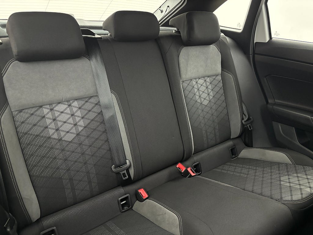 Vehicle Image 22