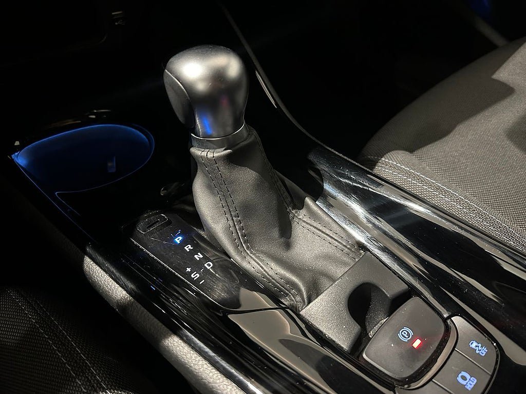 Vehicle Image 16