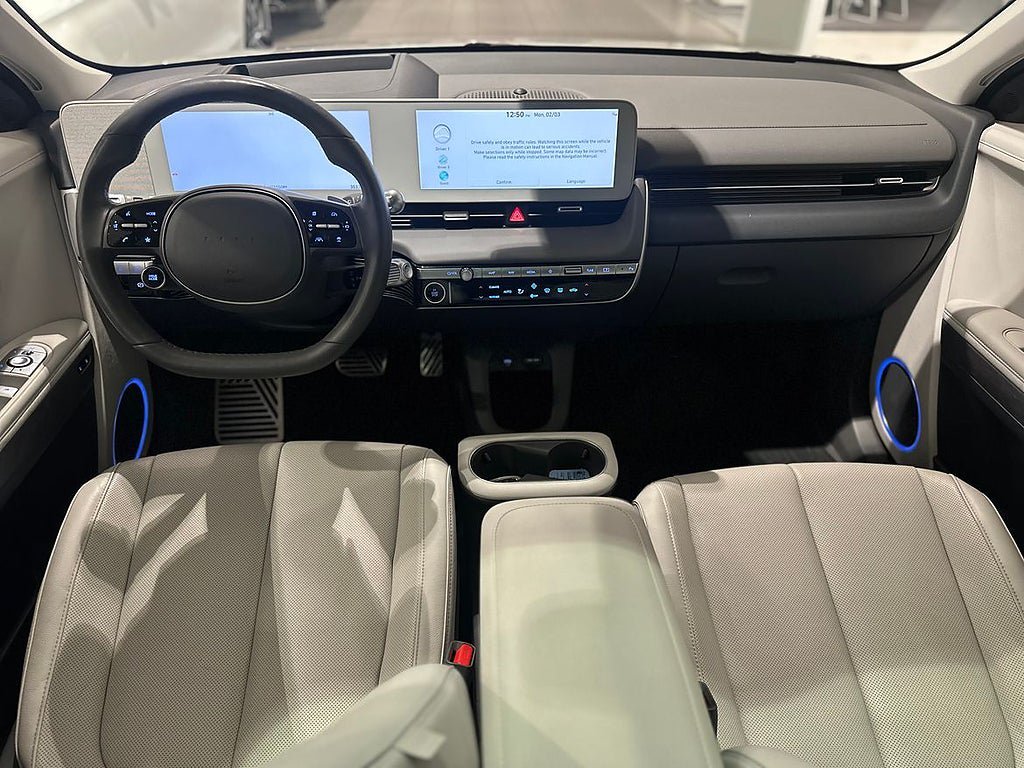 Vehicle Image 12