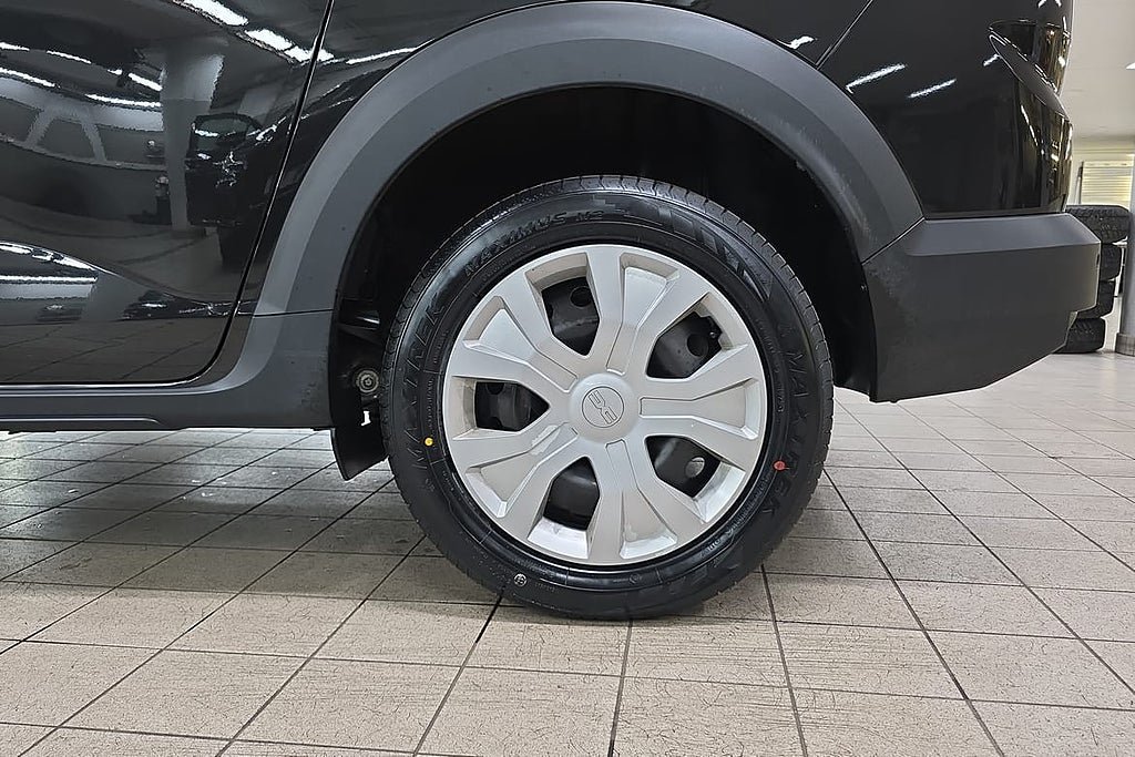Vehicle Image 17