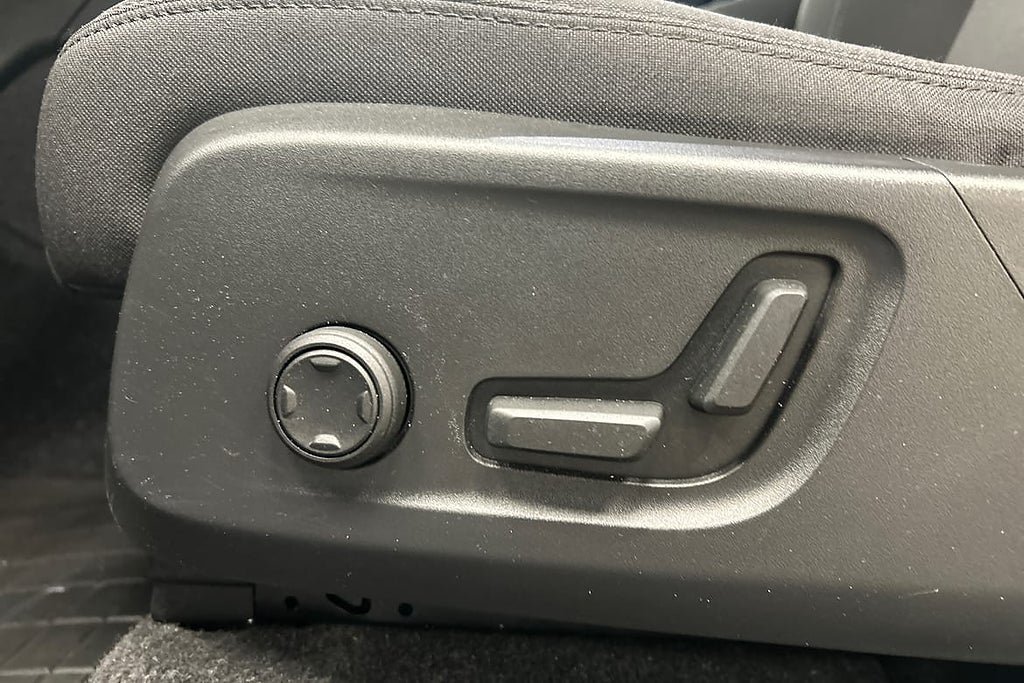 Vehicle Image 23