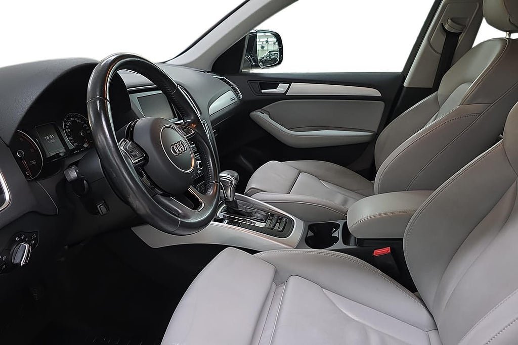 Vehicle Image 14