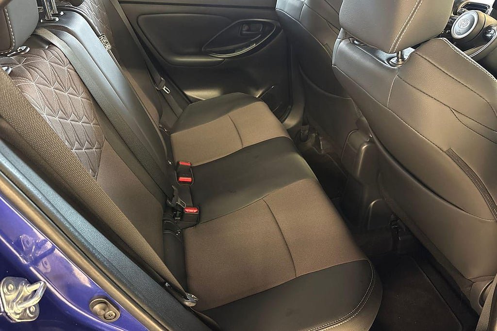 Vehicle Image 9