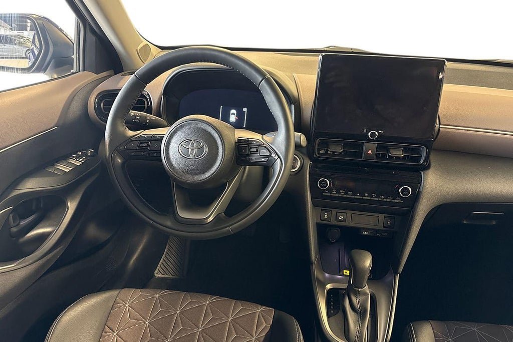 Vehicle Image 11