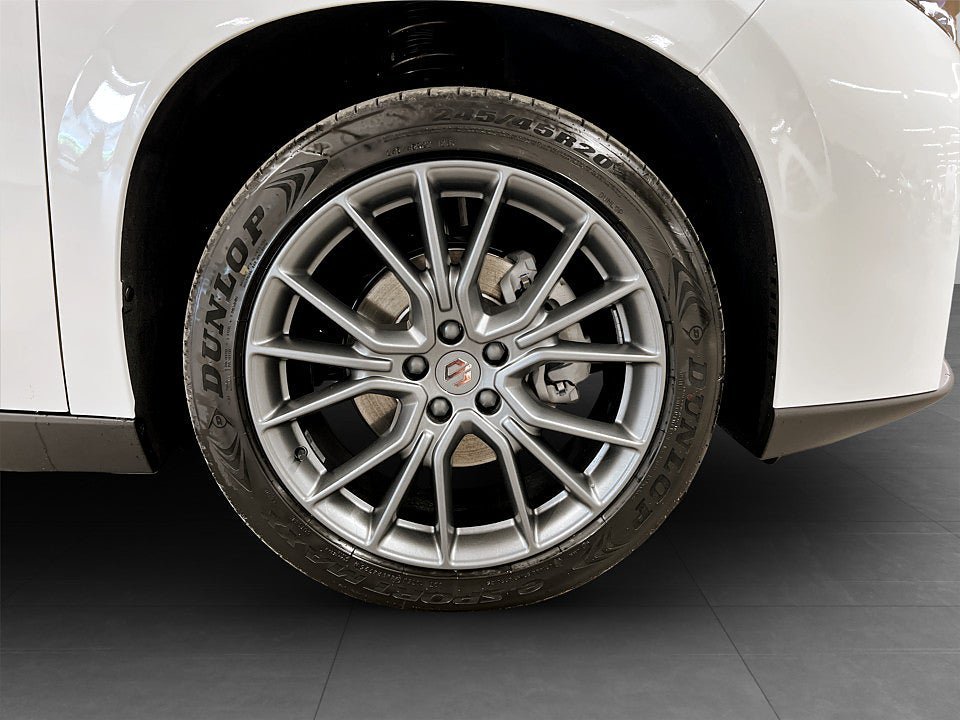 Vehicle Image 9