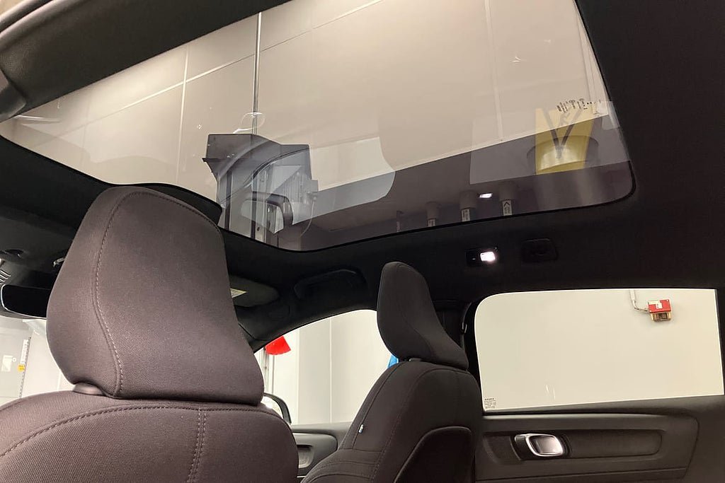 Vehicle Image 25
