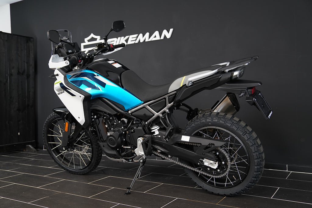 Vehicle Image 12