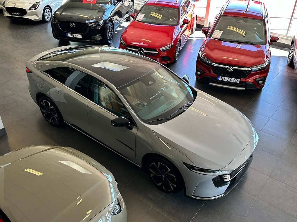 Vehicle Image 5