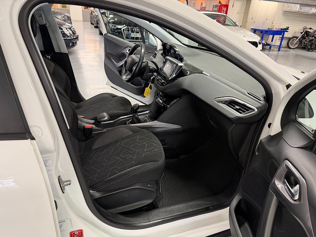 Vehicle Image 8