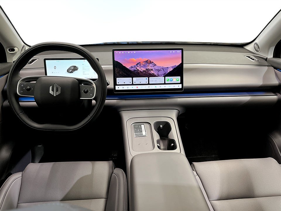 Vehicle Image 4