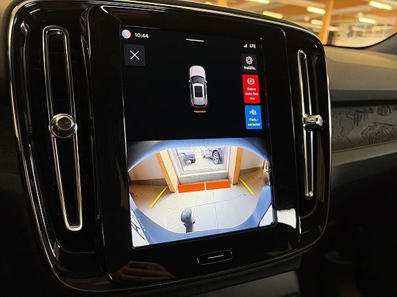 Vehicle Image 9