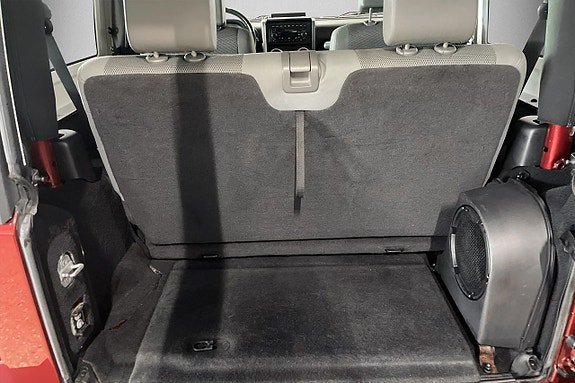 Vehicle Image 16