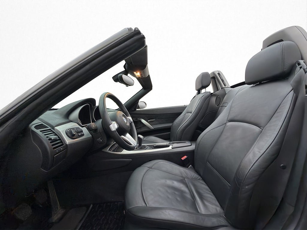 Vehicle Image 17