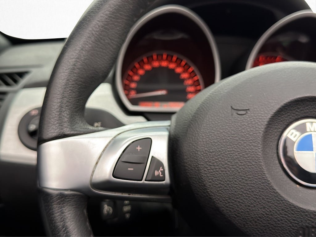 Vehicle Image 27