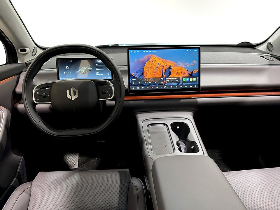 Vehicle Image 4