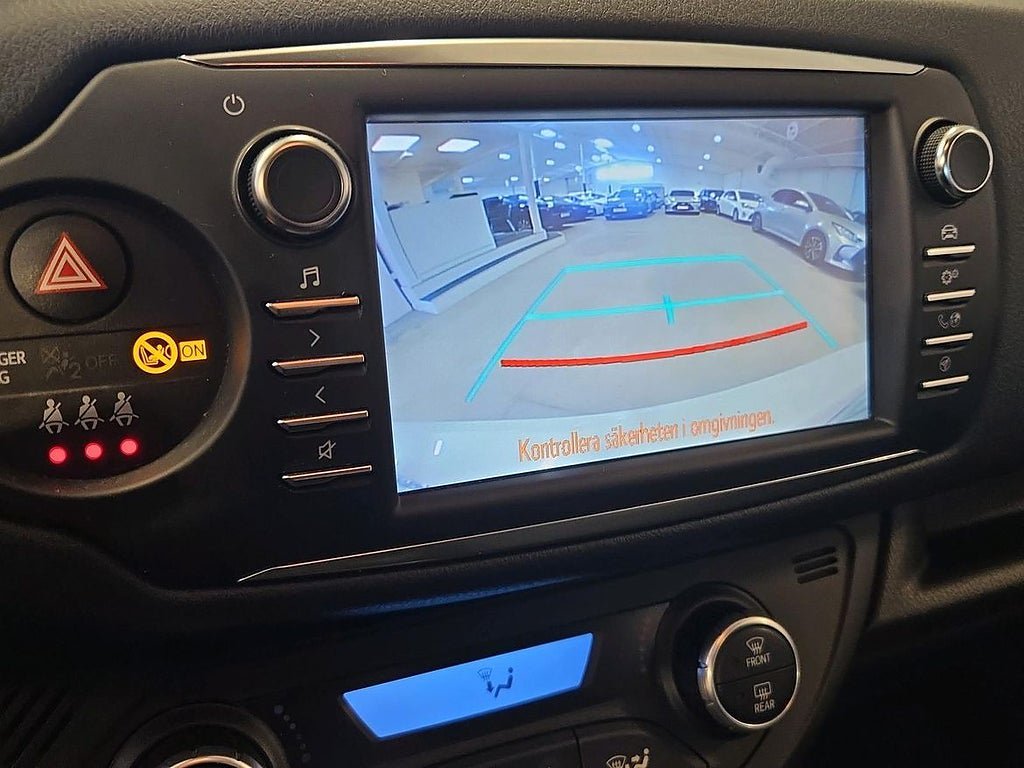 Vehicle Image 16