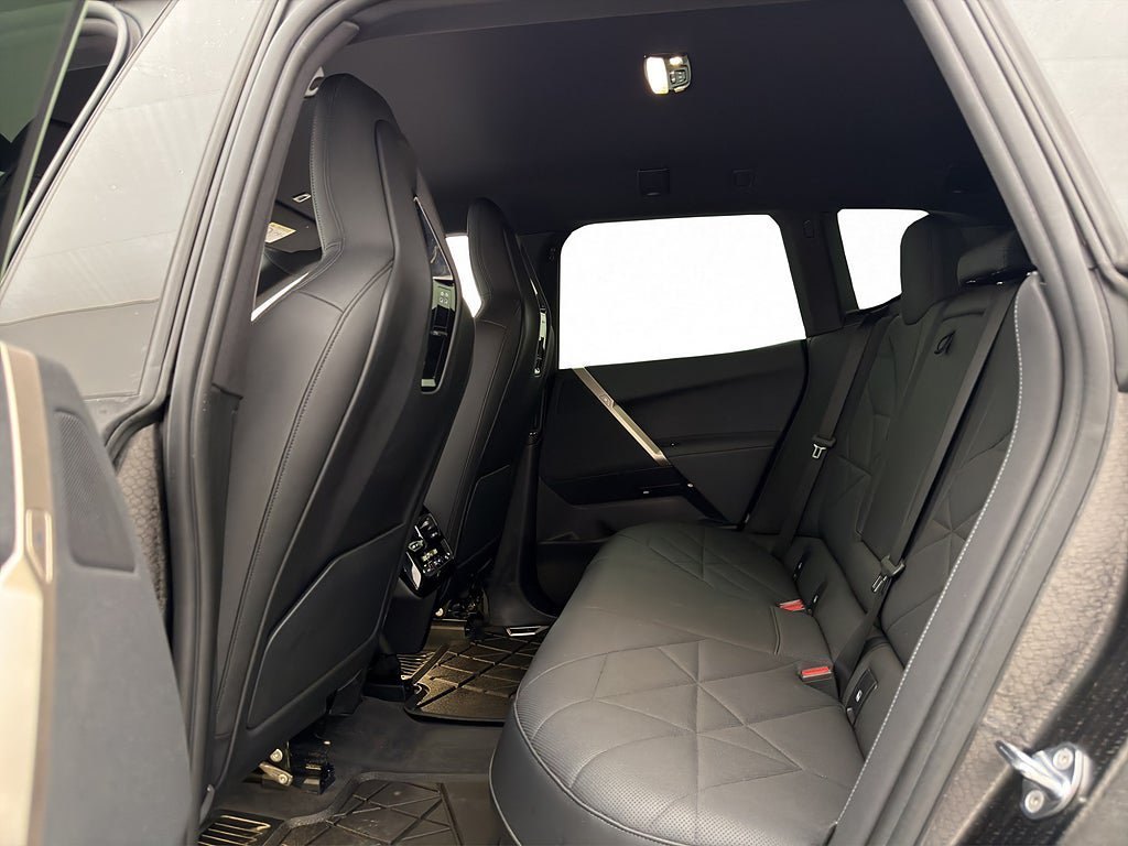 Vehicle Image 28