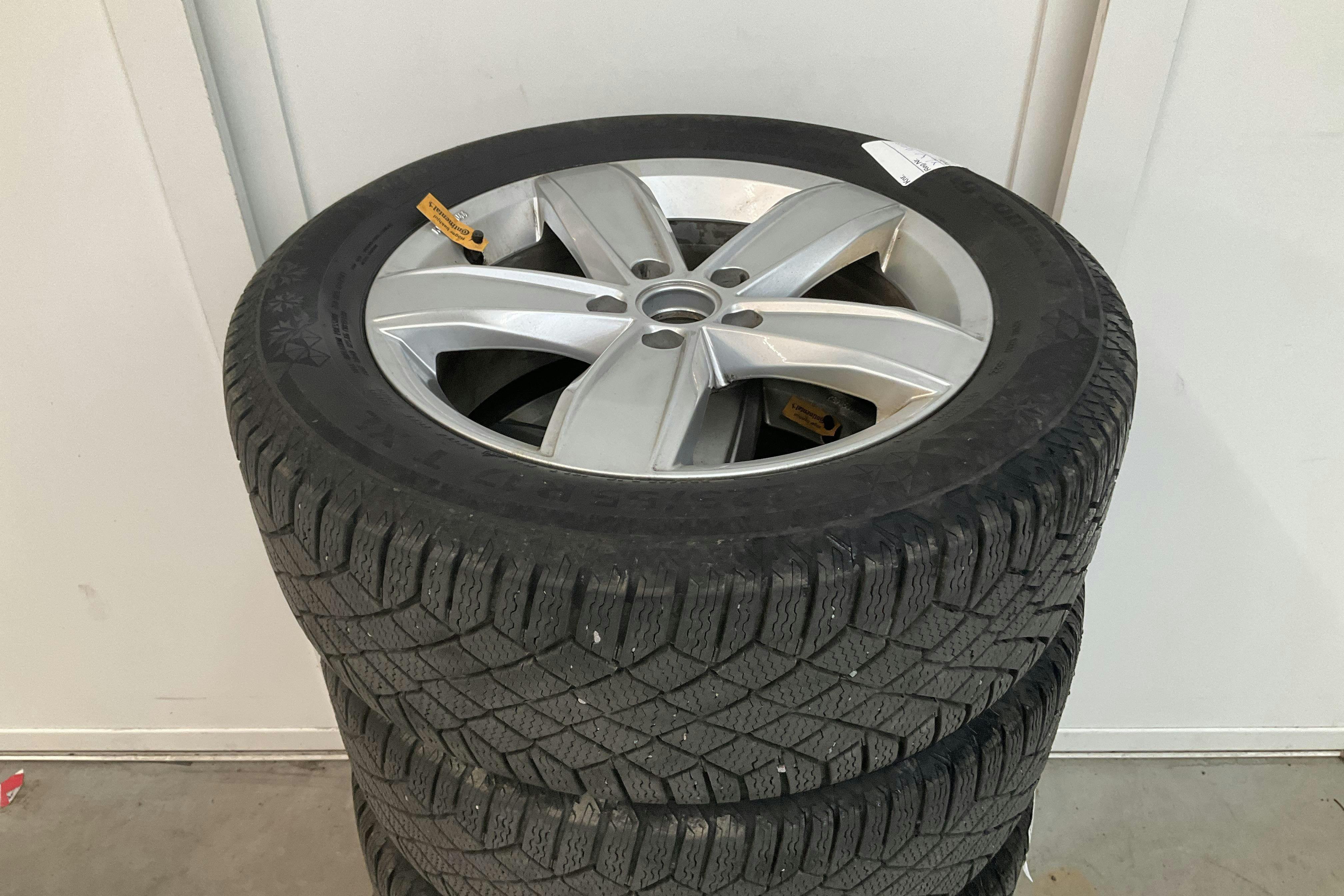 Vehicle Image 14