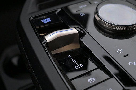 Vehicle Image 23
