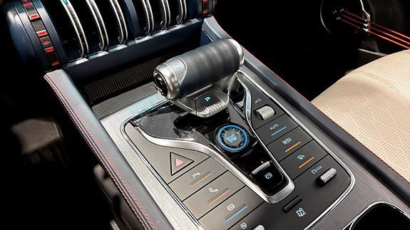 Vehicle Image 16