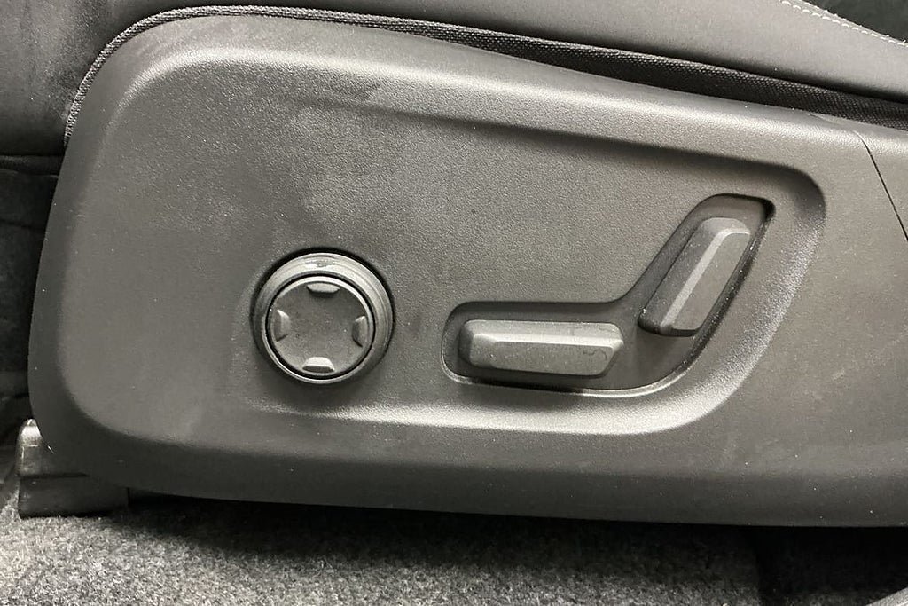 Vehicle Image 23
