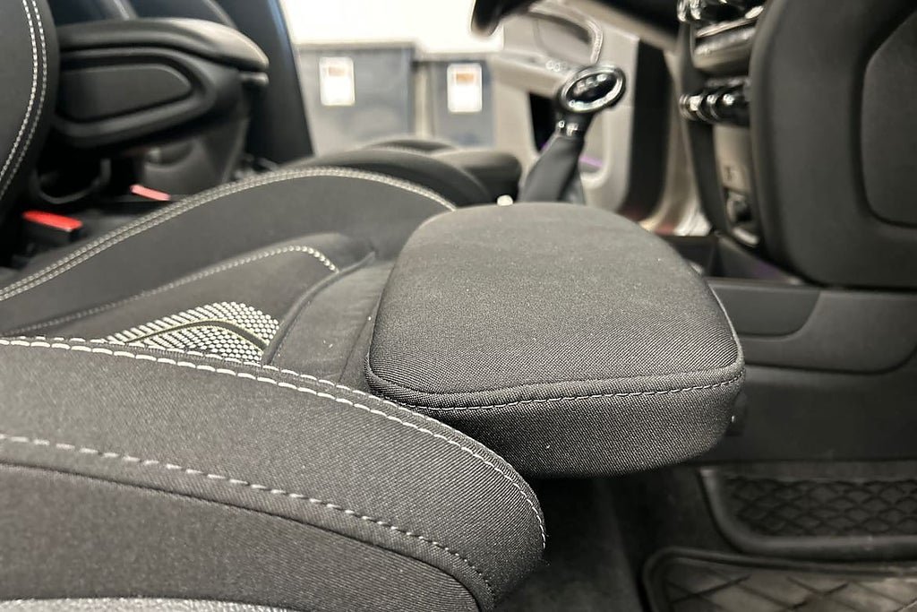 Vehicle Image 25