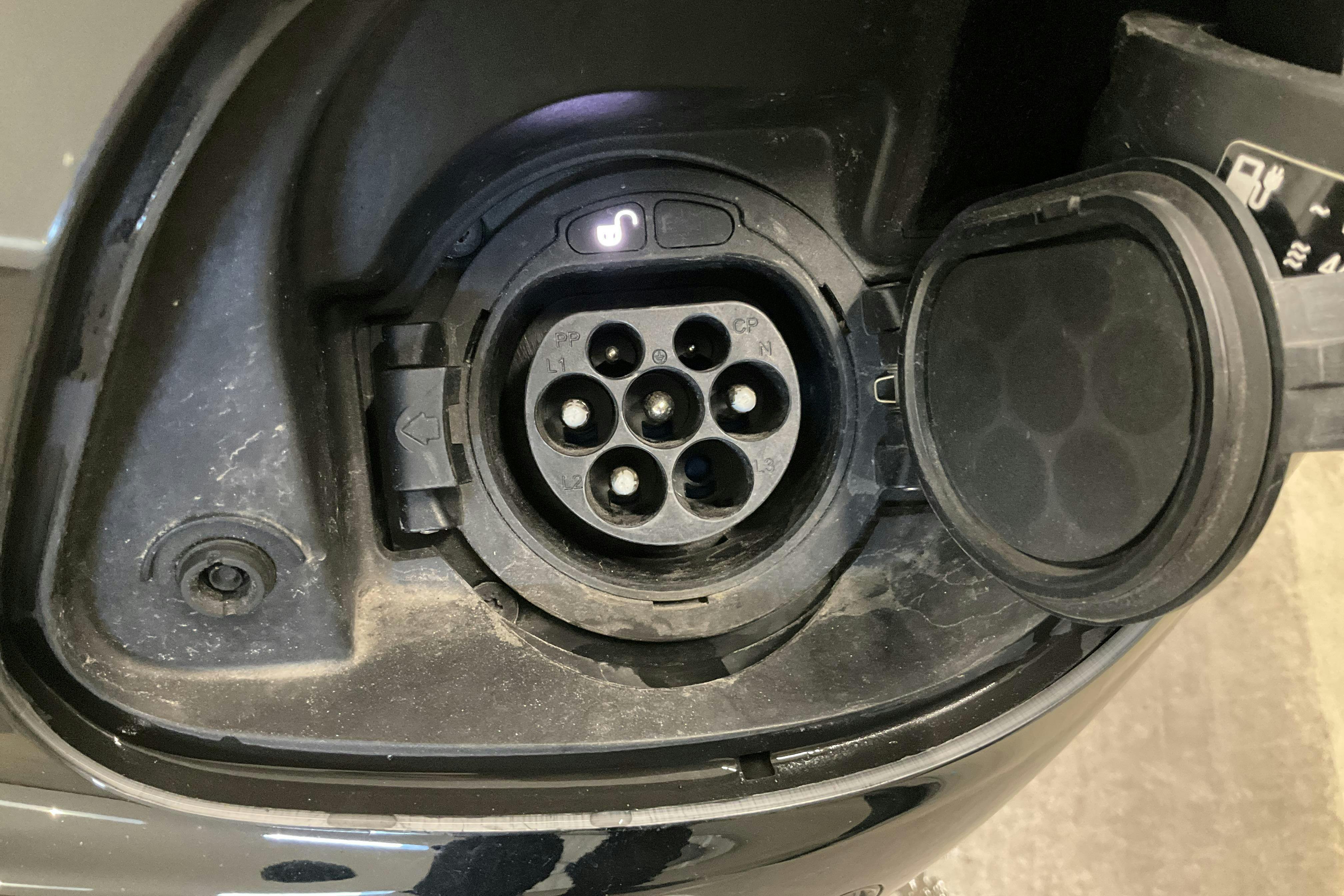 Vehicle Image 16