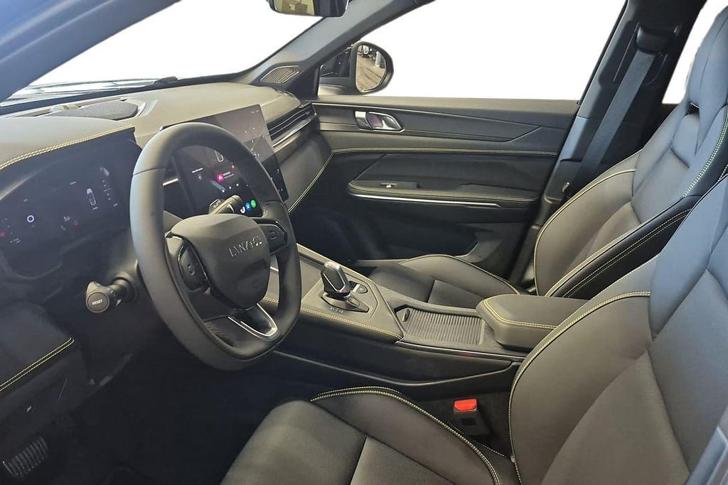 Vehicle Image 12