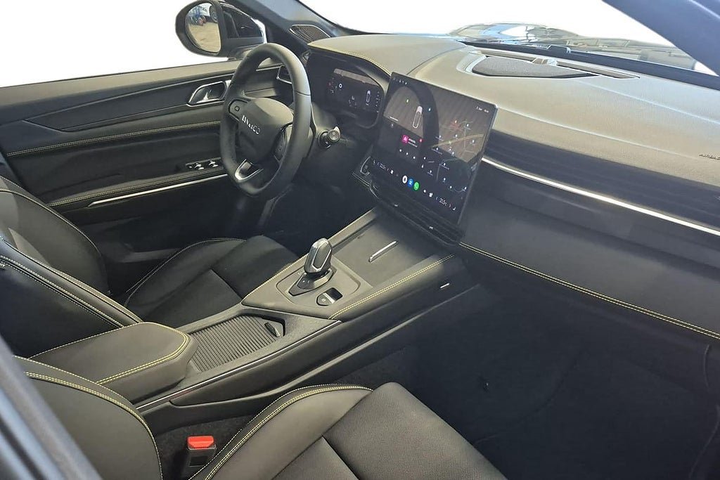 Vehicle Image 15