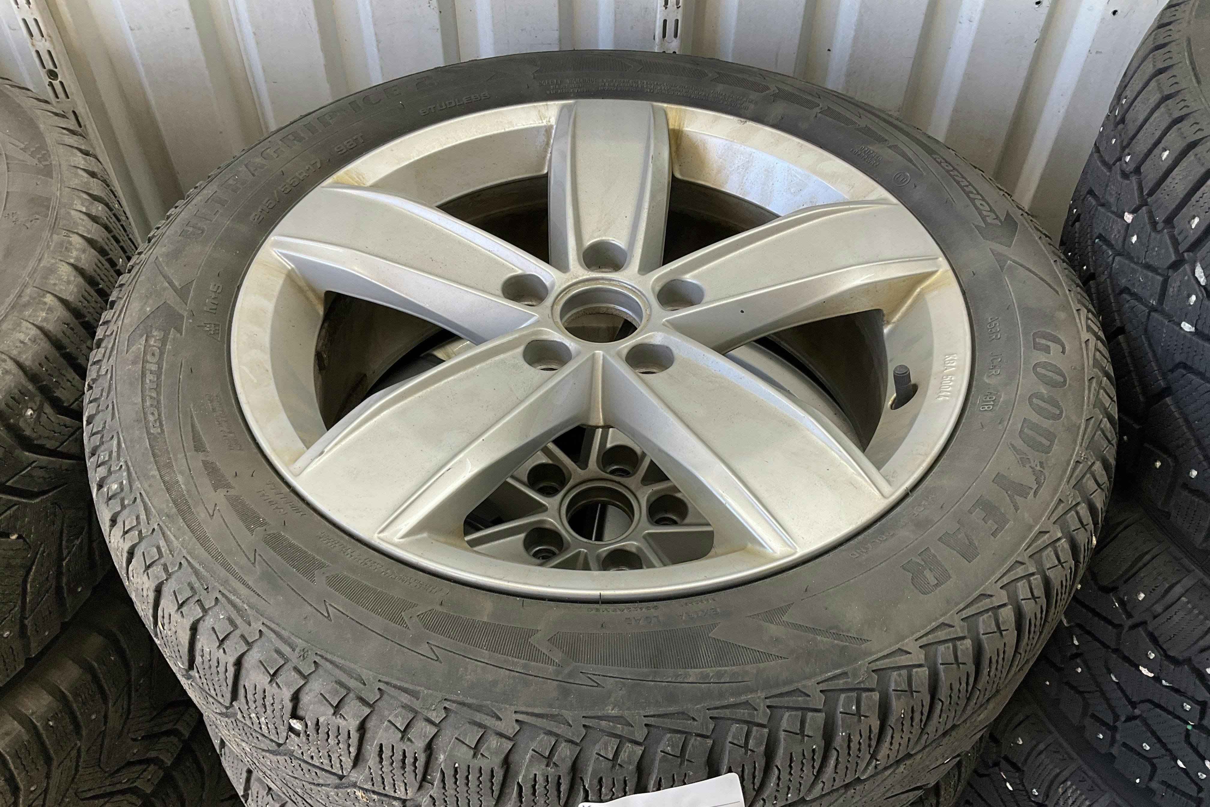 Vehicle Image 16