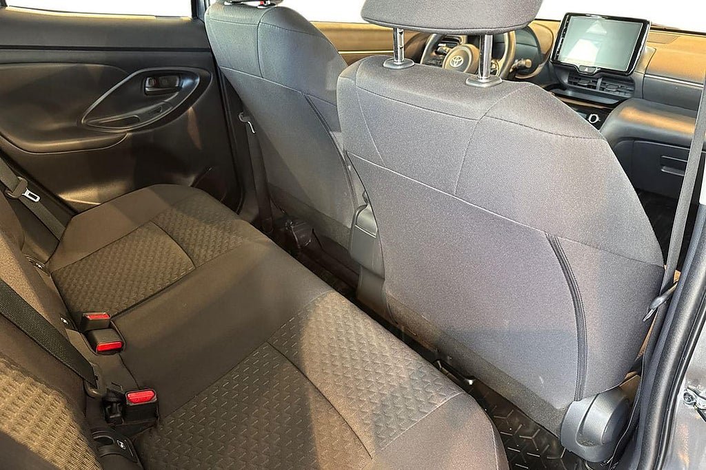 Vehicle Image 9