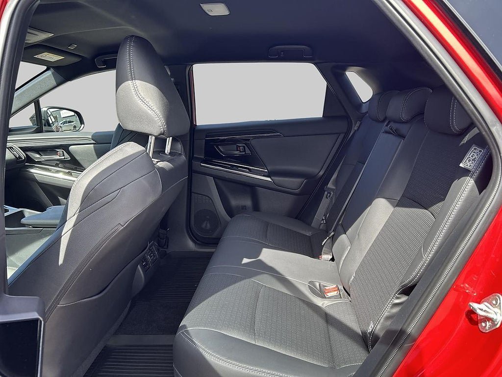 Vehicle Image 11