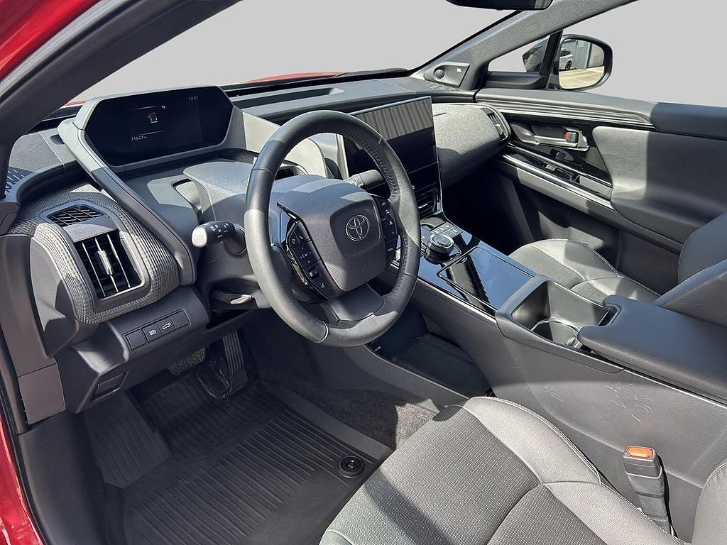 Vehicle Image 14