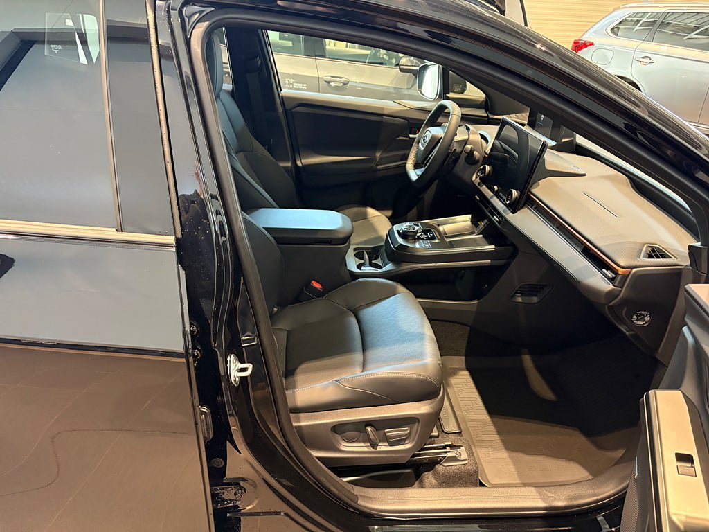 Vehicle Image 11