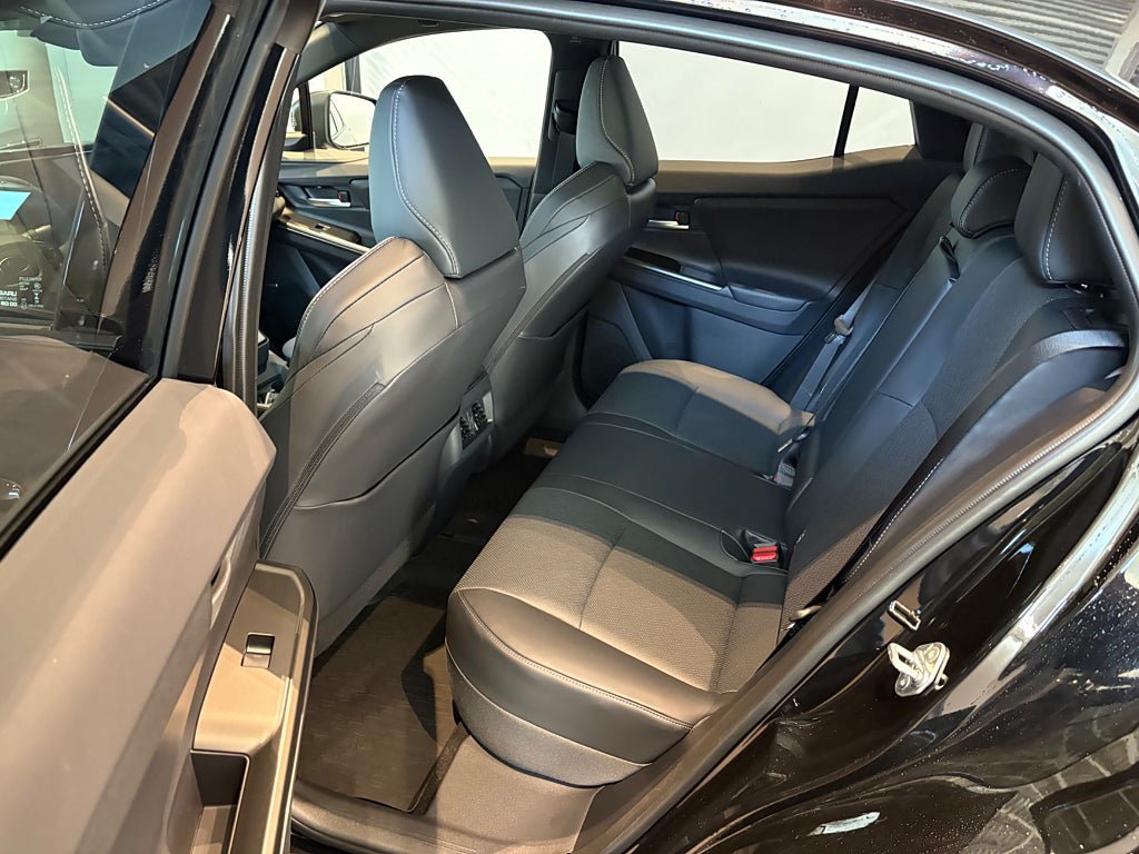 Vehicle Image 12