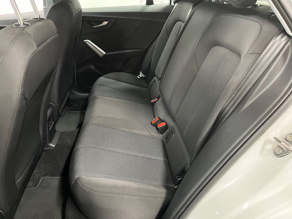 Vehicle Image 25