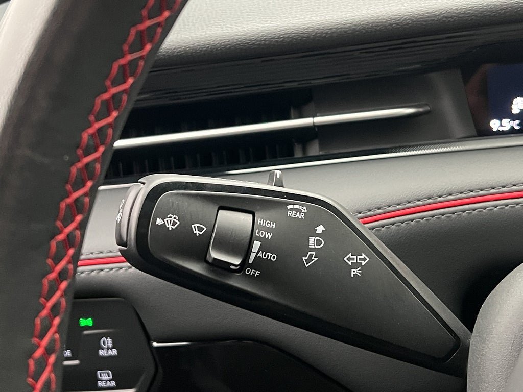 Vehicle Image 32