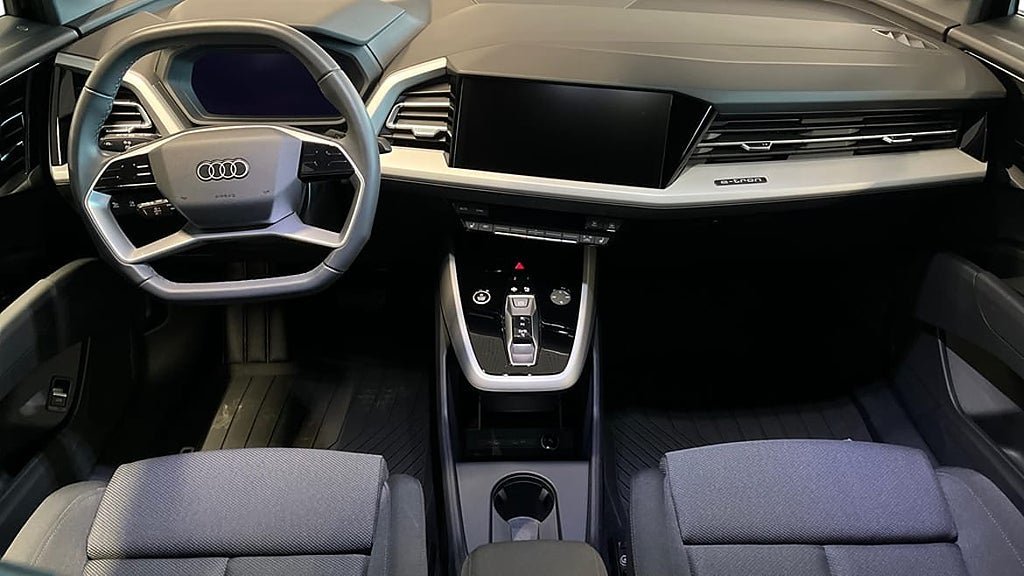 Vehicle Image 15